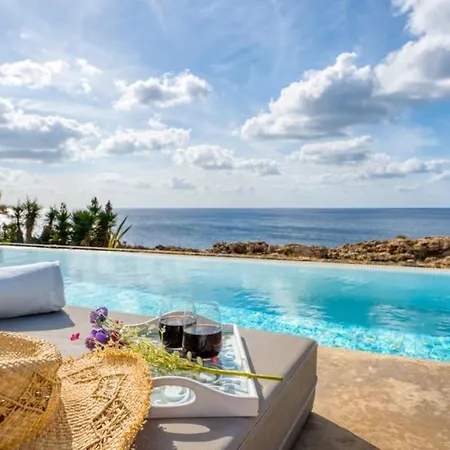 Luxury With Sea Access In Vila