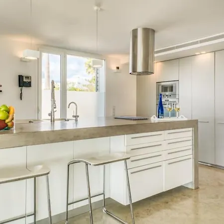 Luxury With Sea Access In Villa *