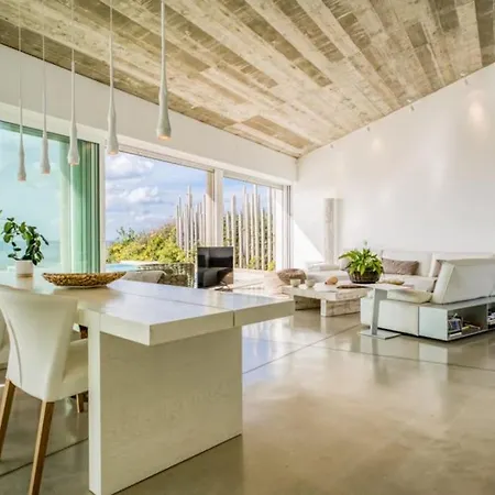 Villa Luxury With Sea Access In *