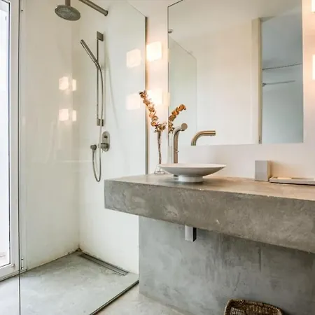 Villa Luxury With Sea Access In *