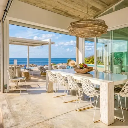 Villa Luxury With Sea Access In *